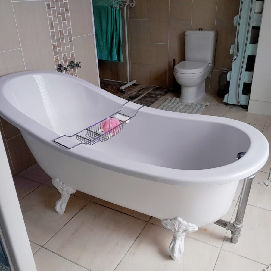 4 Bedroom Property for Sale in Wavecrest Eastern Cape